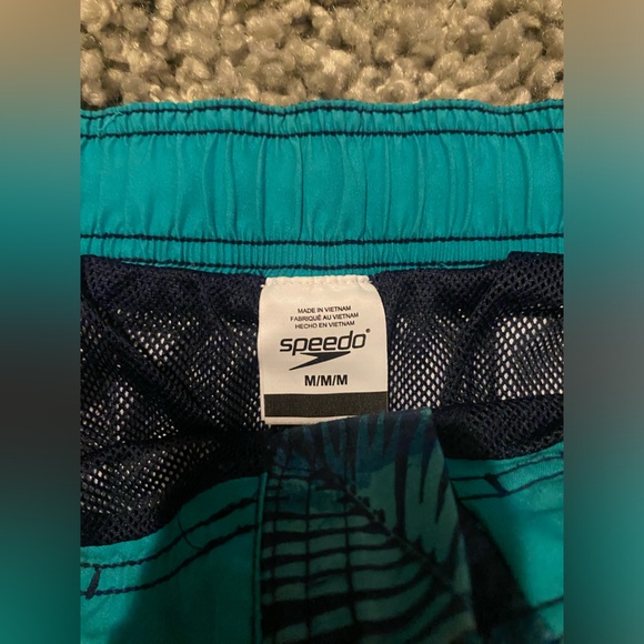 Speedo men’s swim shorts - medium - Picture 2 of 5